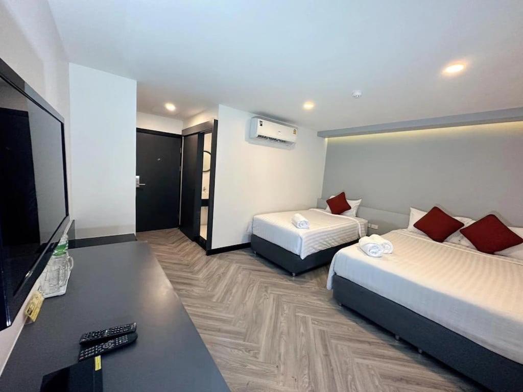 14 Sathorn Hotel No-Parking Bangkok Exterior photo