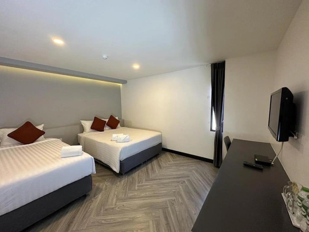 14 Sathorn Hotel No-Parking Bangkok Exterior photo