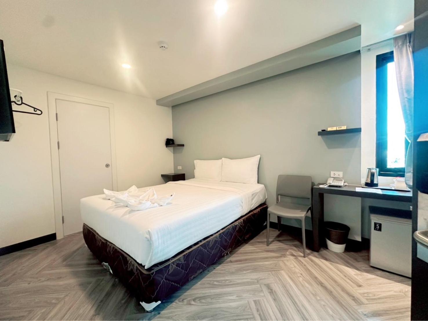 14 Sathorn Hotel No-Parking Bangkok Exterior photo
